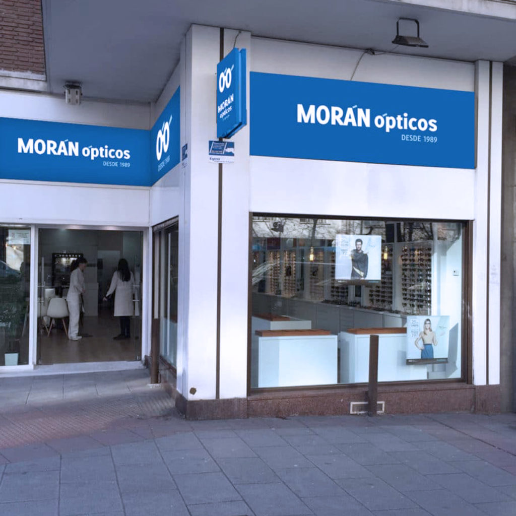 Rotulación escaparates y branding para empresa óptica Morán Ópticos